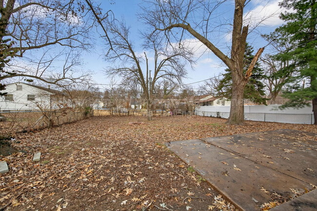 Building Photo - 315 St Anthony Ln