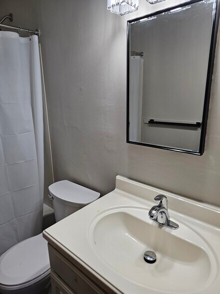 Building Photo - 115A Hampton St