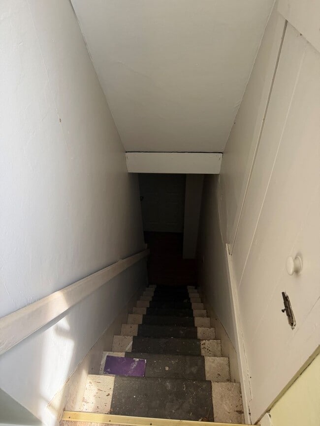 Building Photo - Charming 2-Bedroom 1 Bath Apt. in Middleboro