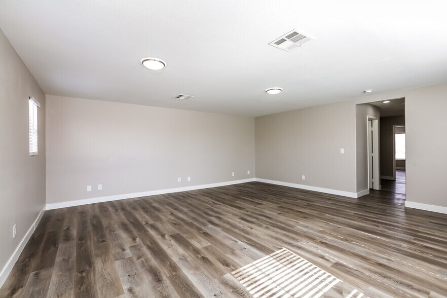 Building Photo - 8652 W Majestic Pine Ave