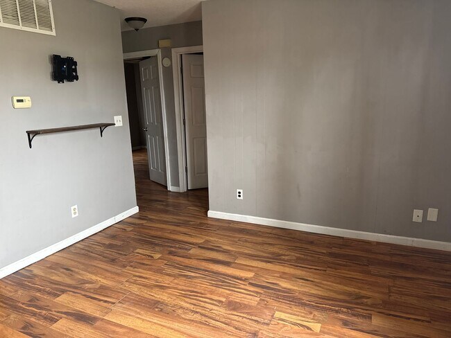 Building Photo - 26/28/30/32 Circle Drive