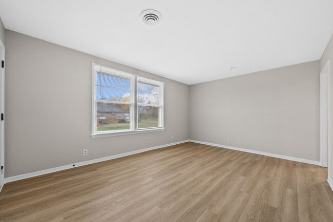 Building Photo - 125 Tandy Dr