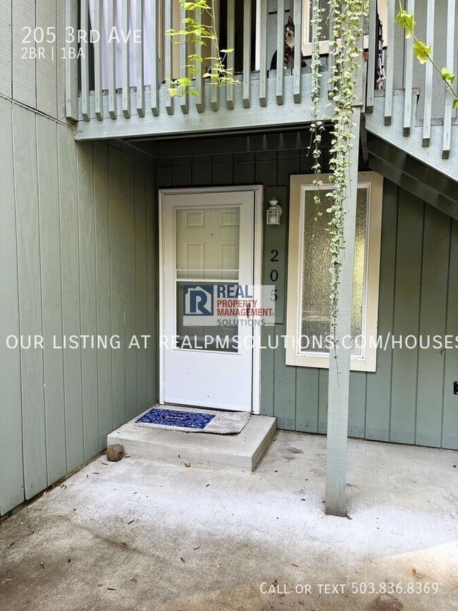 Building Photo - 205 3rd Ave