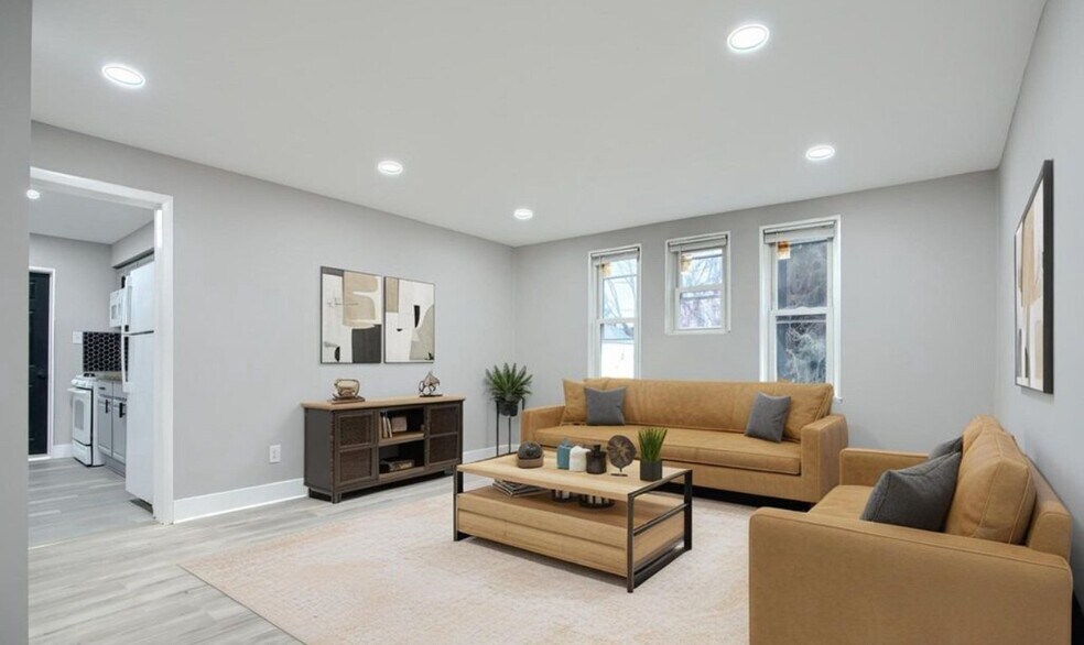 Building Photo - 3807 Fleetwood Ave