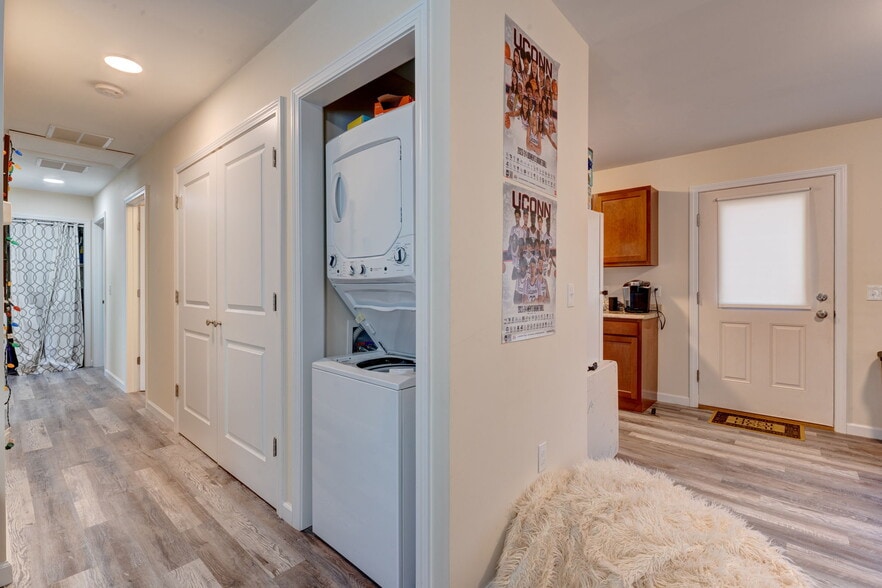 Building Photo - 15 Hillyndale Rd