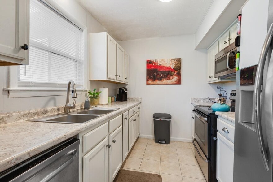 New Kitchen Appliances and paint - 4783 Dick Mitchell Dr