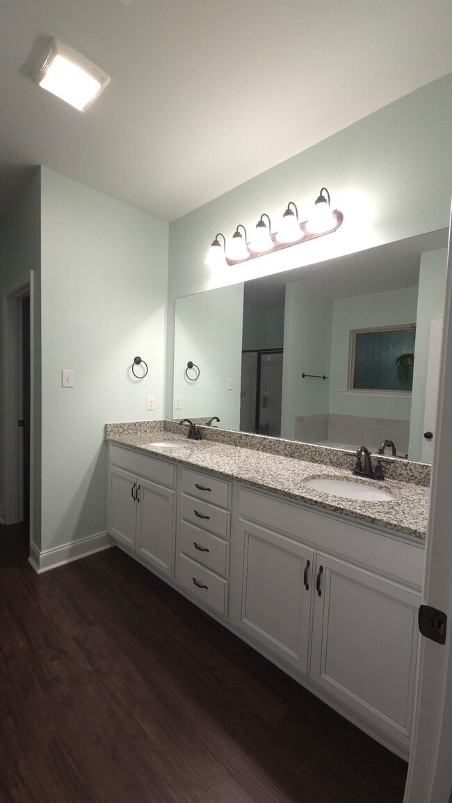 Building Photo - 23553 District Dr