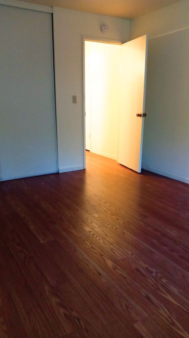 Building Photo - Charming 2bd Duplex With Private Yard & Garage