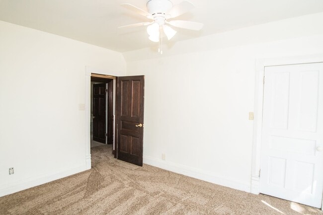 Building Photo - 3 bed 1.5 bath Downtown Valparaiso Home