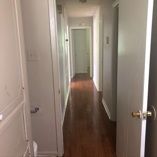 Building Photo - 4004 Lee Ct