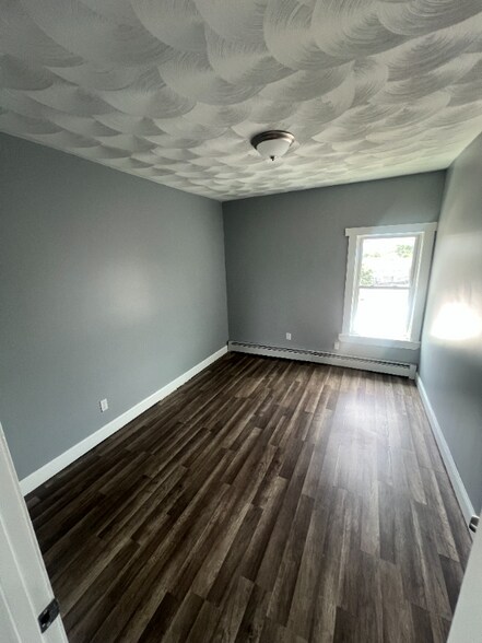 Building Photo - 8 Humes St