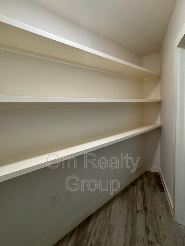 Building Photo - 3333 Calumet St