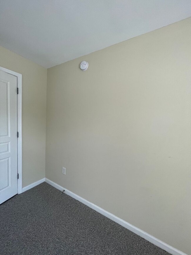 Building Photo - 15-1512 Dukes