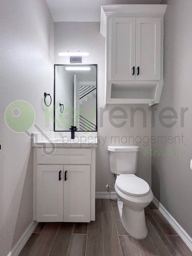 Building Photo - Stunning 3- bed/ 2.5 upgraded luxury townhome in Pharr at a Reduced Price