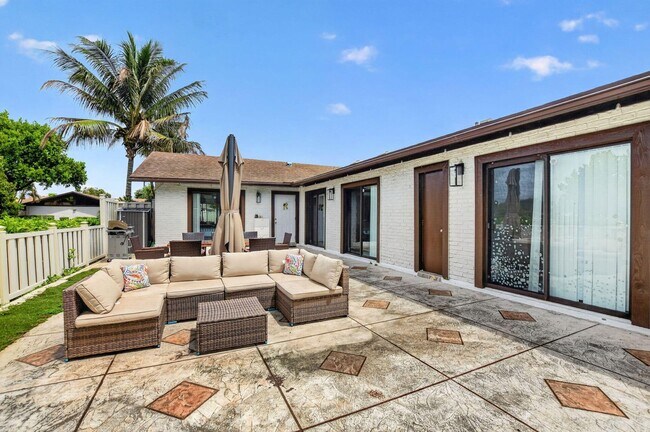 Building Photo - 9903 Boca Gardens Trail
