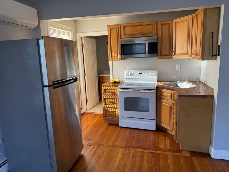 Building Photo - 319 Admiral St