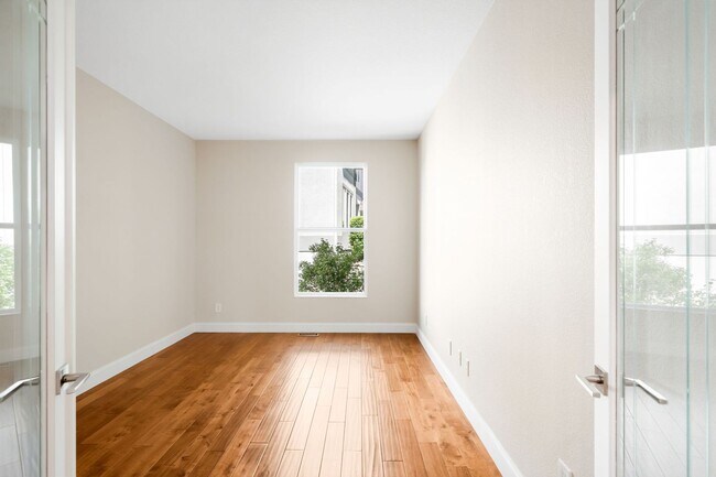 Building Photo - Luxury 6BD, 5BA Recently Remodeled Littlet...