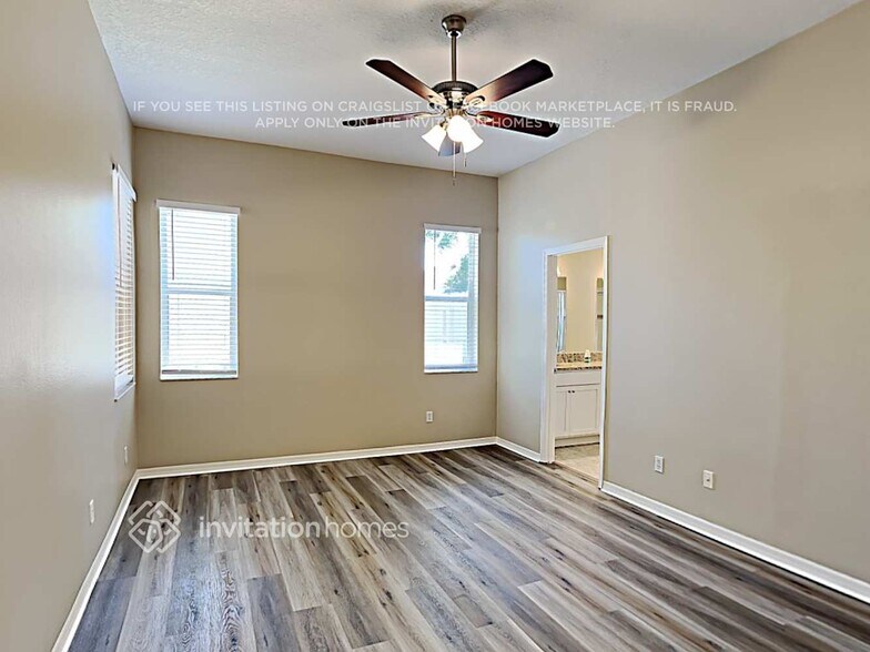 Building Photo - 3839 Regents Way