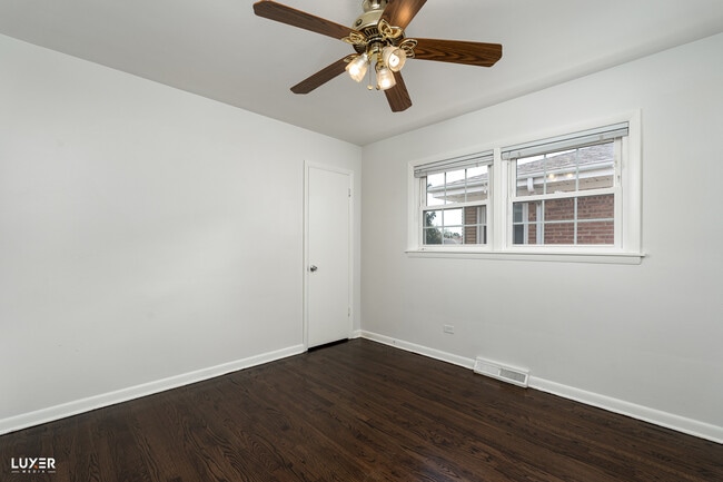 Building Photo - 8924 Oleander Ave