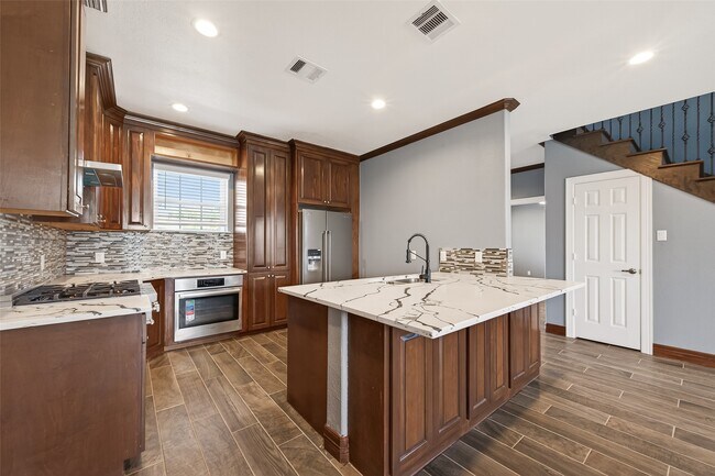 Building Photo - 2410 Engeling Rd