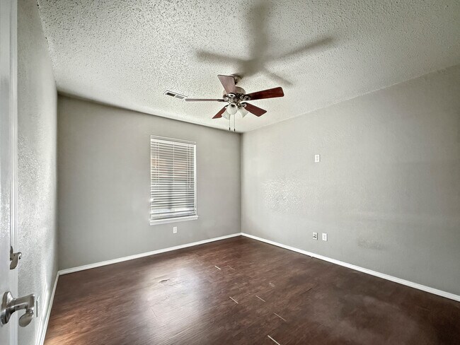 Building Photo - 1203 SE 21st St