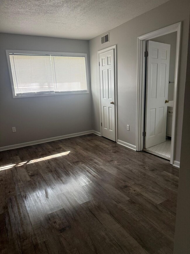 Building Photo - House for Rent in quite Neighborhood