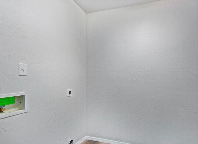 Building Photo - 6417 S 10th St