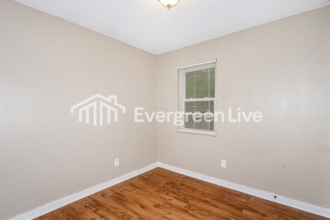 Building Photo - 837 Pitney Ln