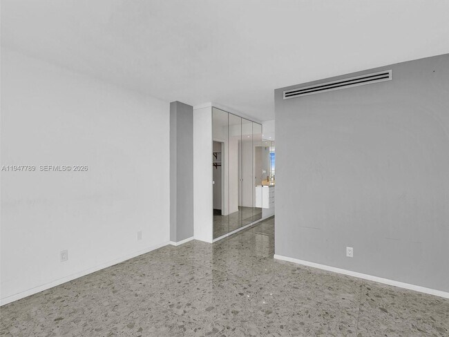 Building Photo - 100 Bayview Dr