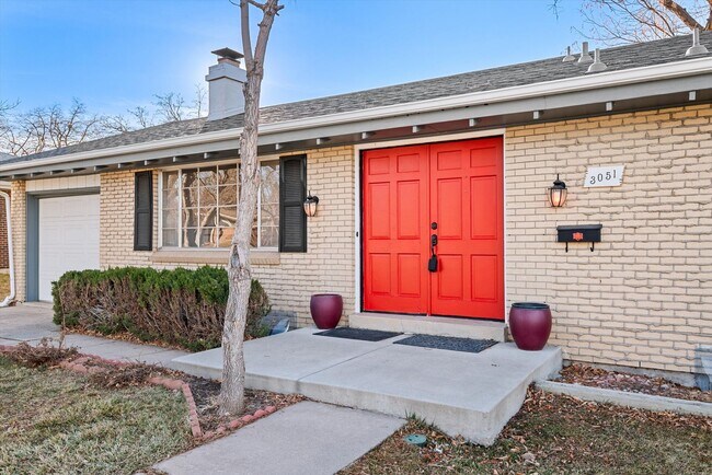 Building Photo - 4-Bed Home with Covered Patio, Fire Pit & Large Backyard in Cherry Creek Schools