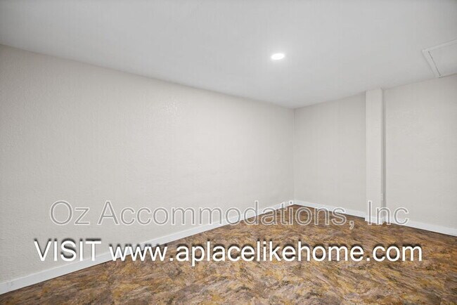 Building Photo - 13909 Falkirk Cir
