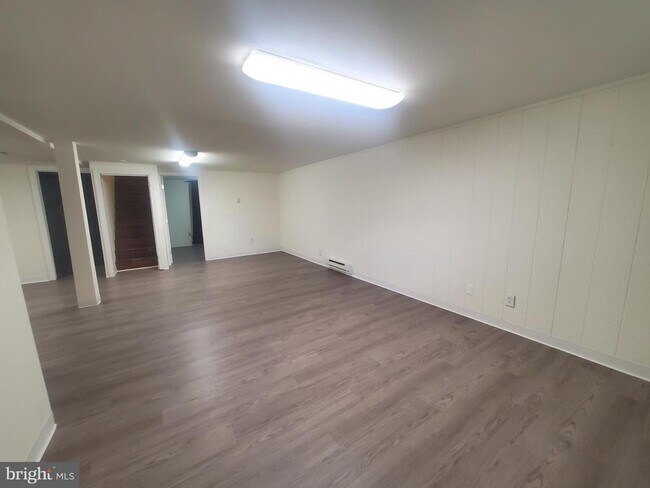 Building Photo - 161 Cooper Rd