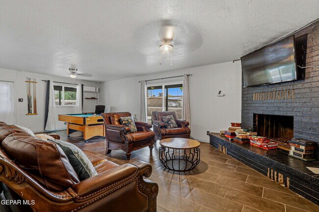 Building Photo - 5912 Delta Dr