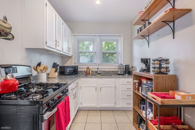 Building Photo - 4 br, 2 bath House - 809 Hillcrest Drive