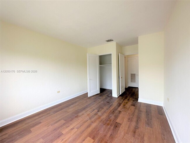 Building Photo - 1920 Biarritz Dr