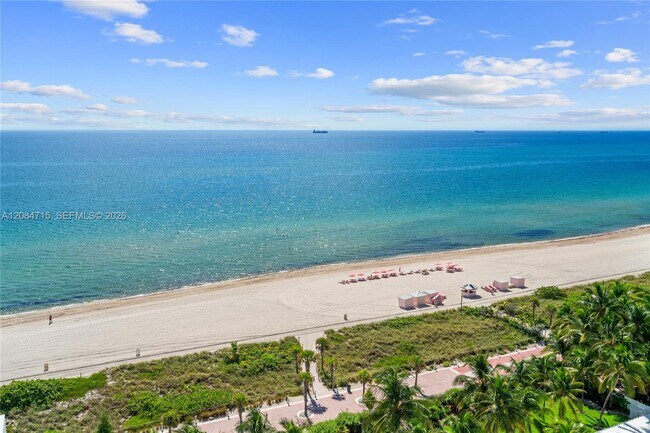 Building Photo - 5001 Collins Ave
