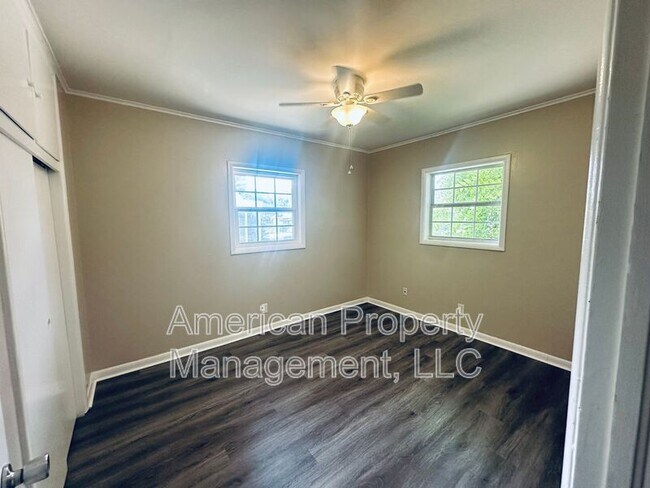Building Photo - 1547 S Knoxville Ave