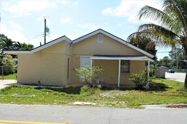 Primary Photo - 4988 Ohio Rd
