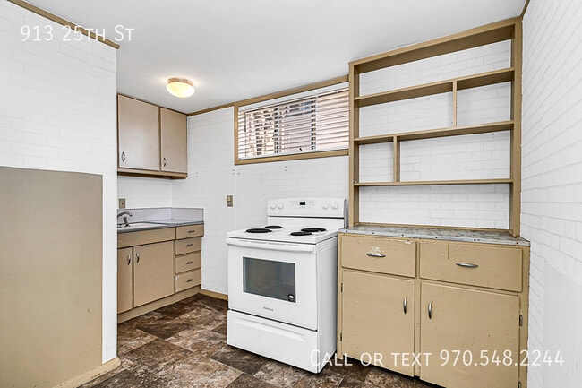 Building Photo - 913 25th St