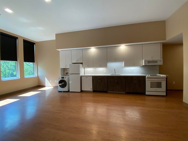 Building Photo - 83 Hanover St