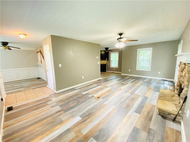 Building Photo - 4090 Riversong Dr NW