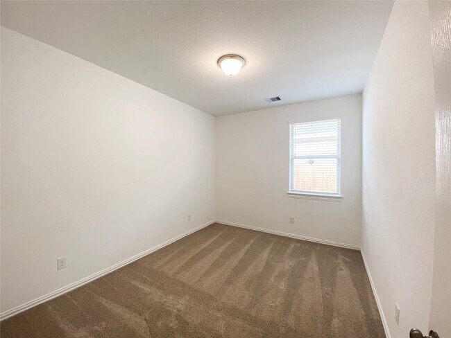 Building Photo - 31302 Whitfield Ct