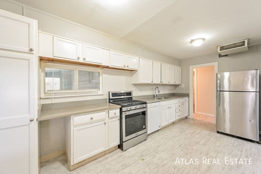 Building Photo - 1092 Worchester St