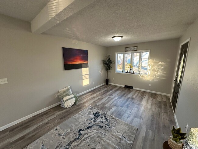 Building Photo - 2 bed, 2 bath home for rent in Waterloo, available IMMEDIATELY