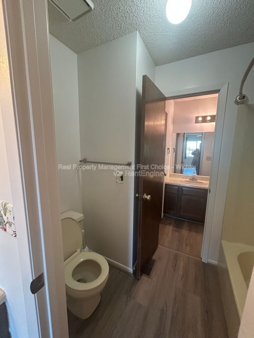 Building Photo - 2405 S Capri St