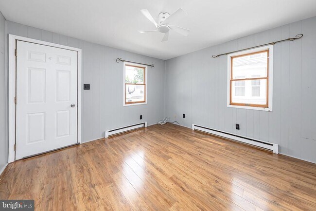 Building Photo - 114 E Millbrooke Ave