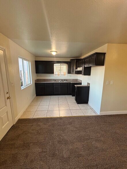 Building Photo - 632 E 113th St