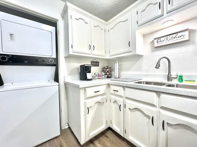 Building Photo - 4601 S 24th St