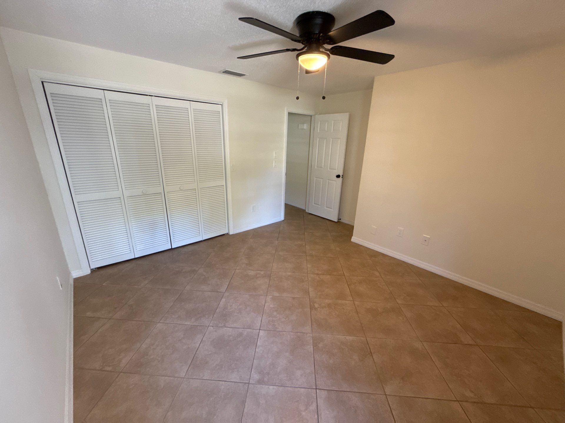 Building Photo - 100 Golfview Dr