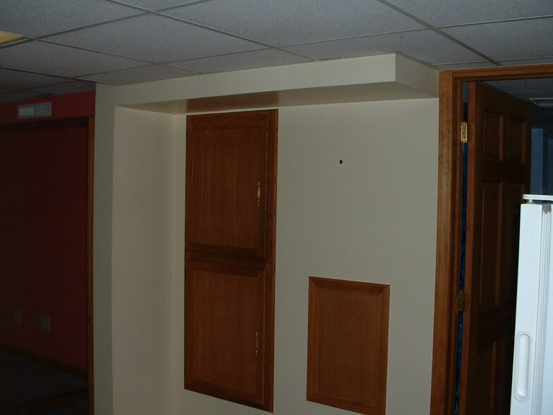 Building Photo - 421 E Lake St